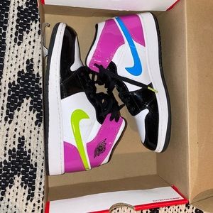 Air Jordan 1 Cyber Active Fuchsia Mid